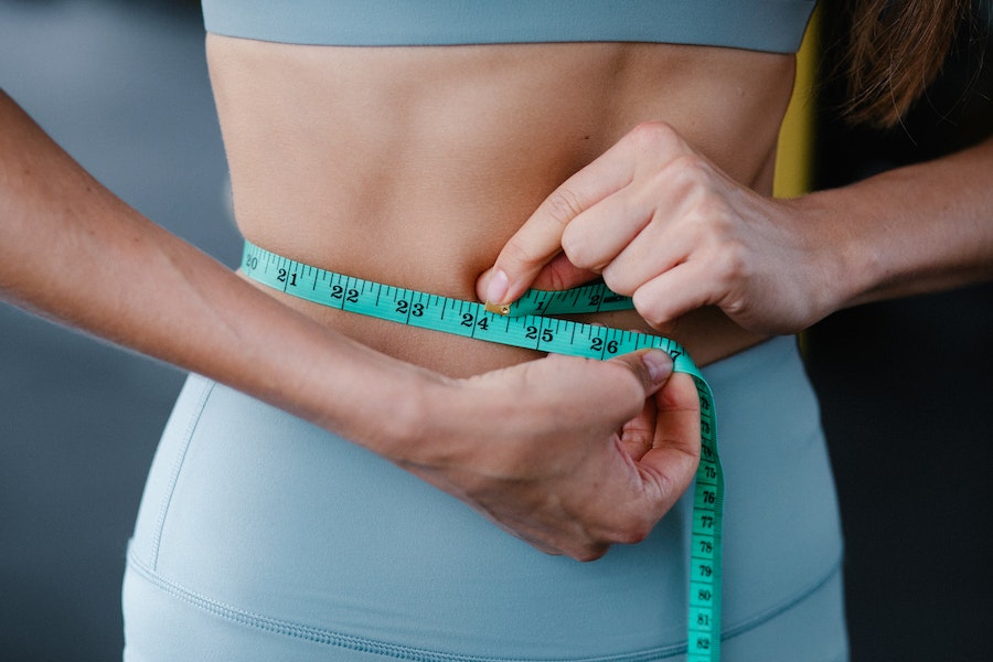 Jak schudnąć z brzucha? Sposoby warte uwagi 