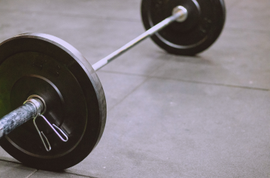 Hip thrust — poprawna technika, jak wykonywać?